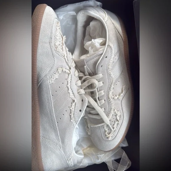 ALOHAS Crochet Cream Leather Sneakers NIB Size 12 -12.5 - Picture 4 of 5